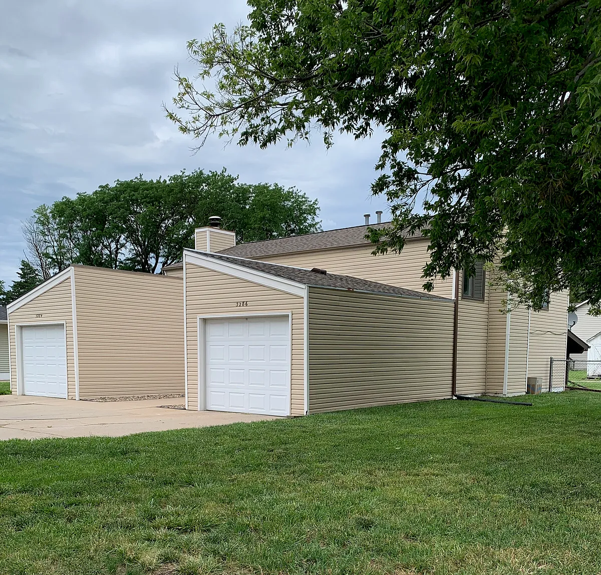 1 stall garage with opener - 3284 Merrill St
