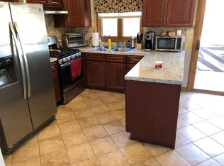 31 Pavilion Ct, Cranston, RI 02920