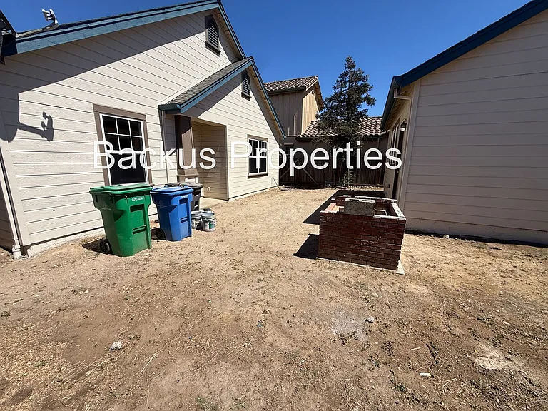 7 Moreno St — Photo 28