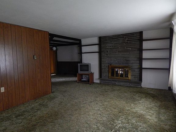5th image of 18 Medallion Dr