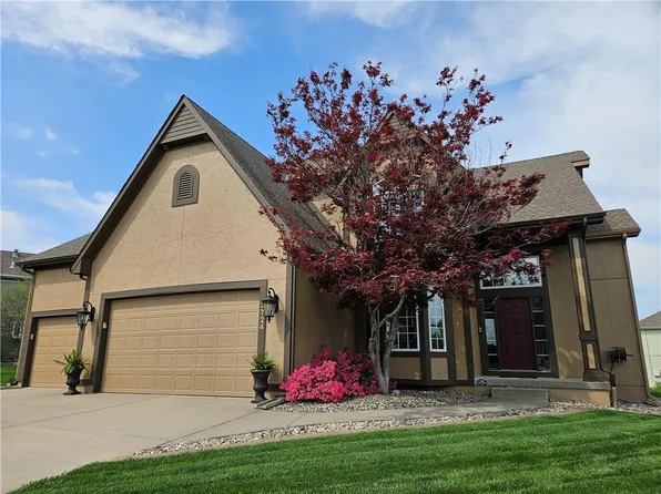 2724 SW Monarch Dr, Lees Summit, MO 64082