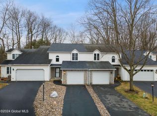 11 Ashwood Ct, Albany, NY 12208