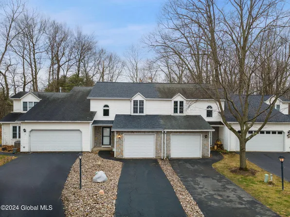 11 Ashwood Court, Albany, NY 12208