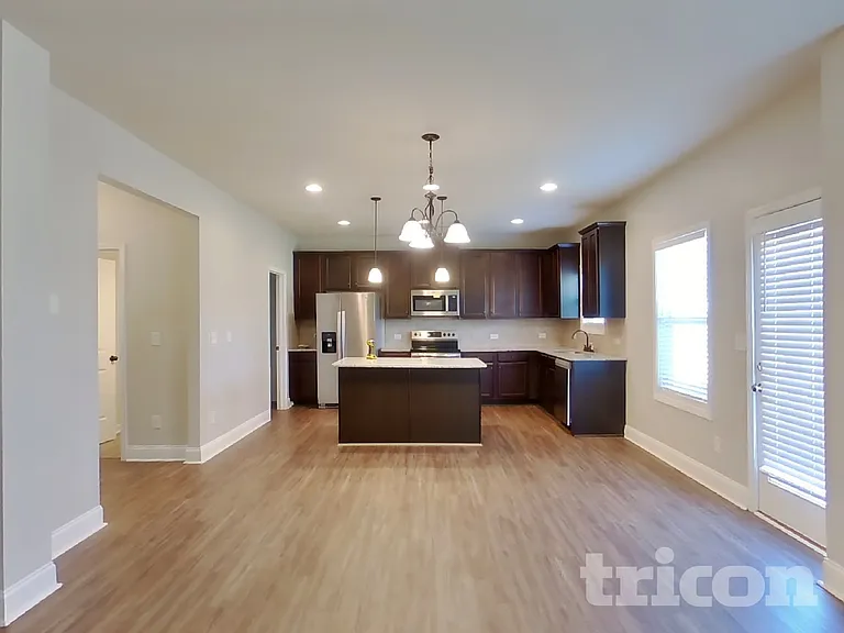131 Huntsman Dr — Photo 4