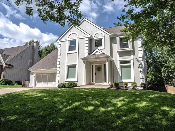 13816 Pembroke Ln, Leawood, KS 66224