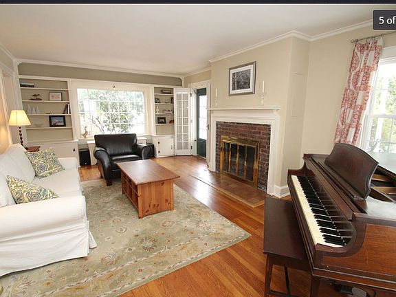 3rd image of 404 Brewster St