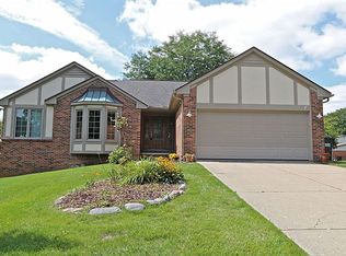 3699 Old Tree Ct, Rochester Hills, MI 48309