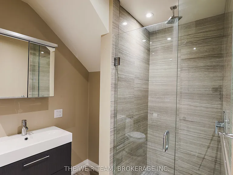 672 Broadview Ave #MAIN — Photo 16