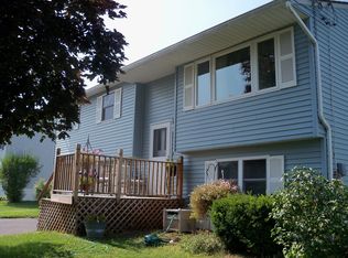 6181 Ridgecrest Dr, Syracuse, NY 13212