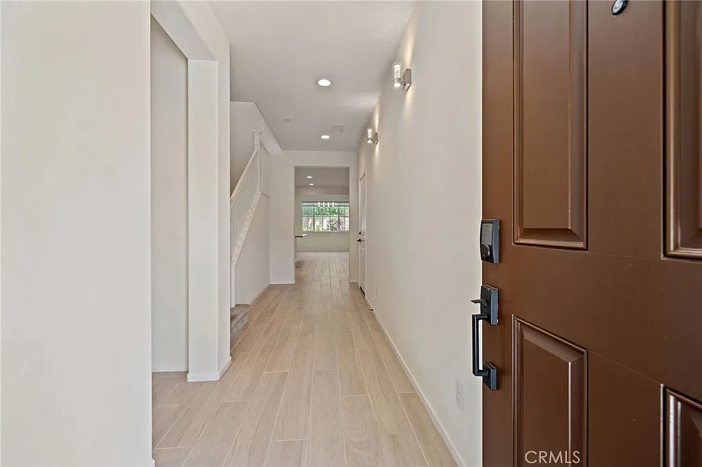 4 bed, 2608 sqft, $4,000 — Photo 2
