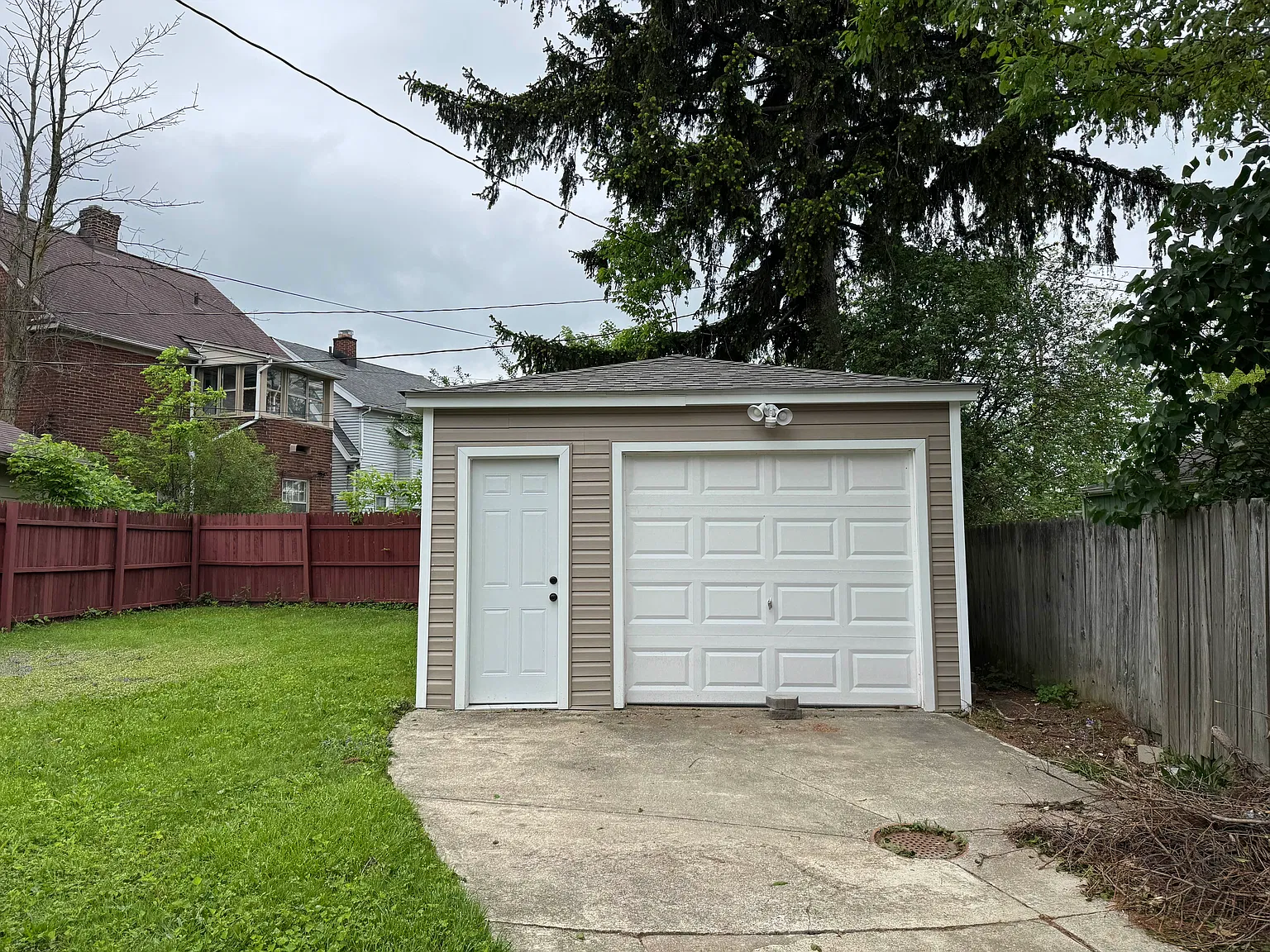 3 bed, 2.5 bath, 2028 sqft, $2,400 — Photo 3