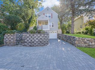 12 Neulist Ave, Port Washington, NY 11050