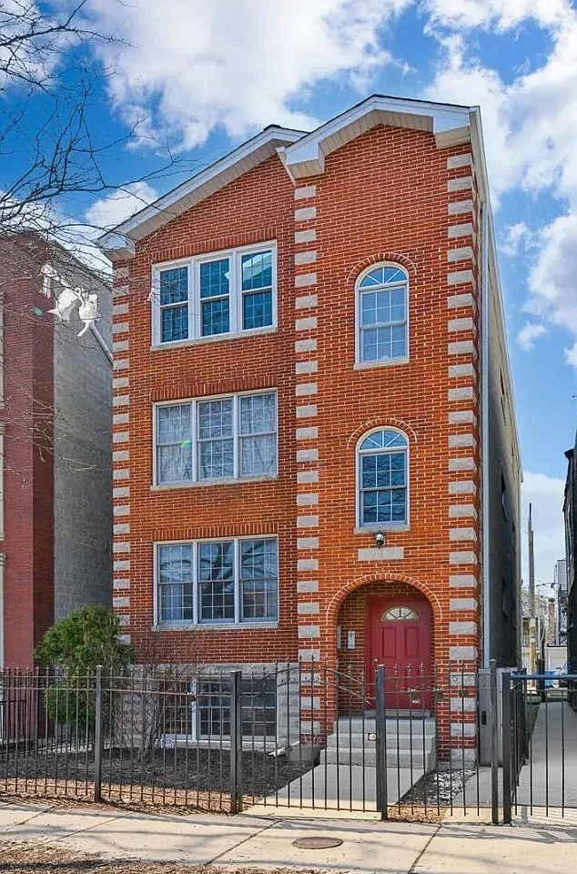 3 bed, $3,200 — Photo 1