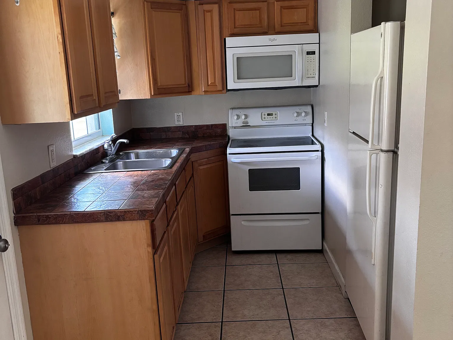 2 bed, 810 sqft, $1,600 — Photo 4