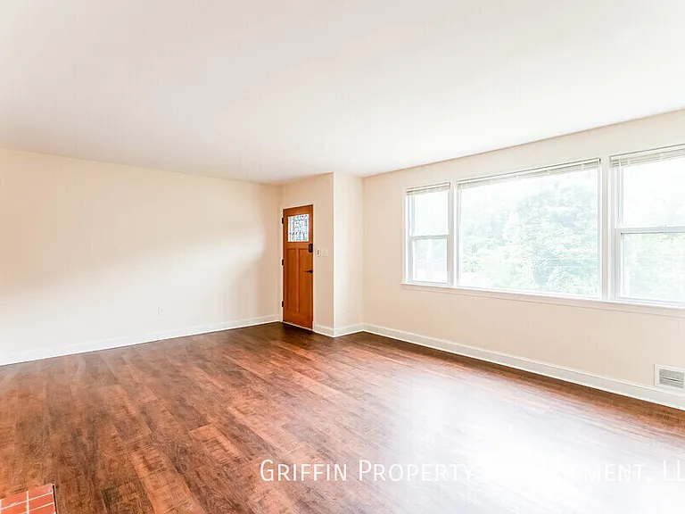 3505 Everest Dr — Photo 2