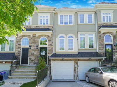 215 Presentation Cir, Staten Island, NY, 10312