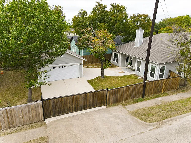 2700 Gladstone Dr — Photo 40