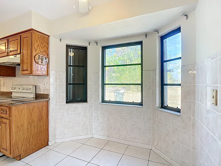 4428 Aladdin Ave — Photo 14