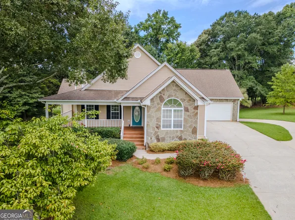 249 Legacy Dr, Hoschton, GA 30548