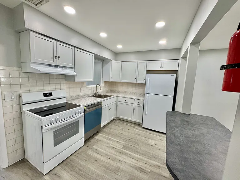2731 Diane Blvd — Photo 4