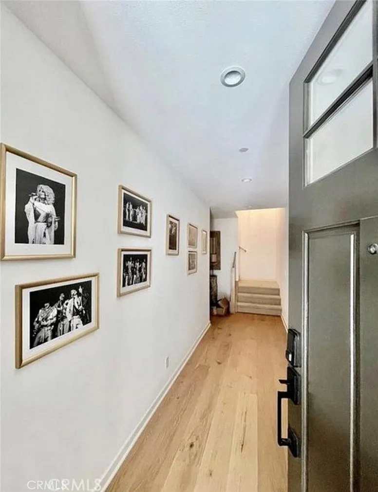 2 bed, 2.5 bath, 1683 sqft, $7,400 — Photo 4