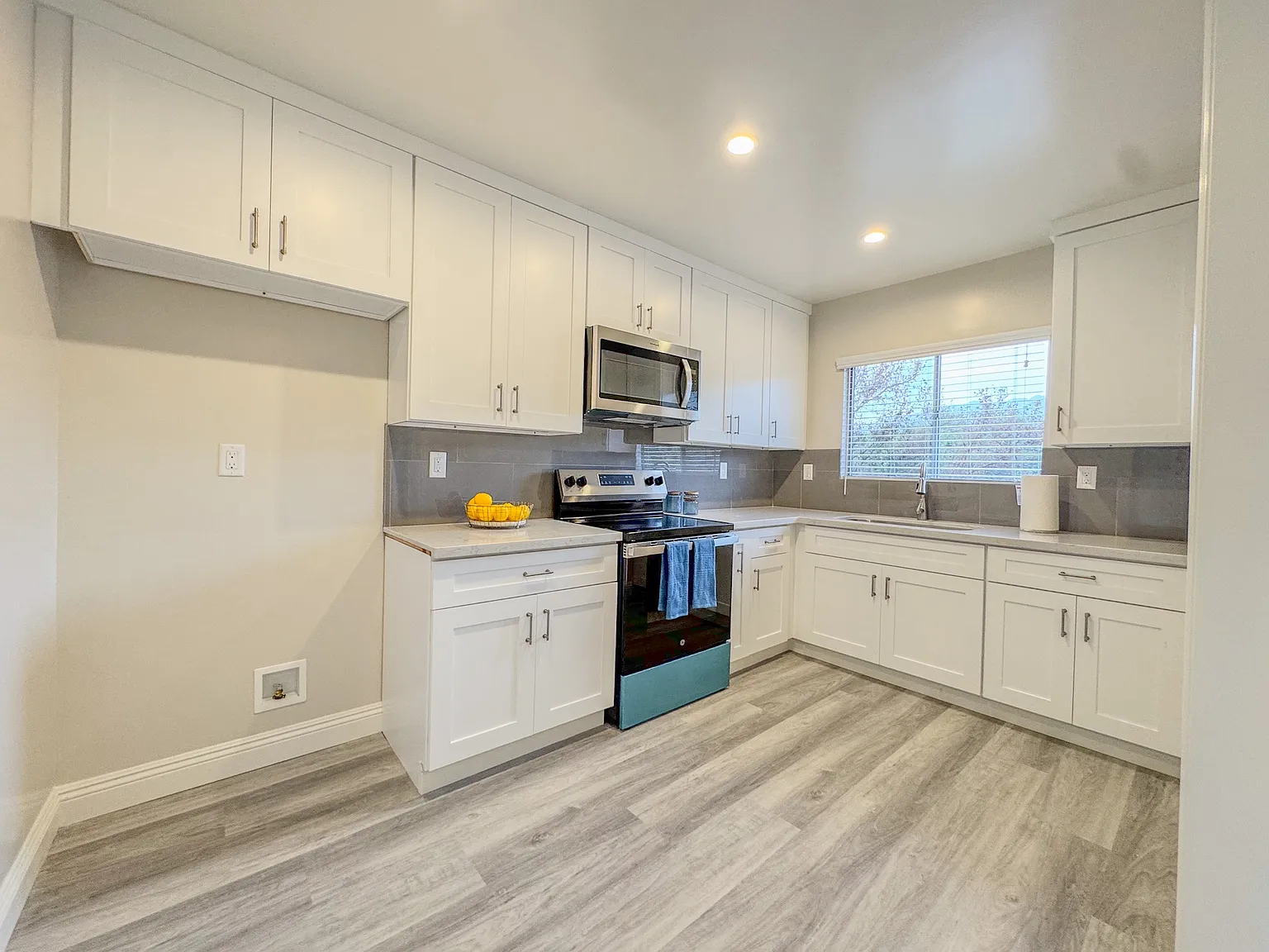 2 bed, 1200 sqft, $2,799 — Photo 4
