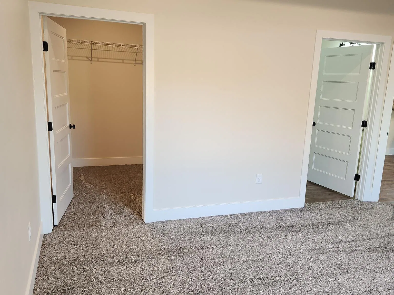 2806 Crystal Lake Dr — Photo 4