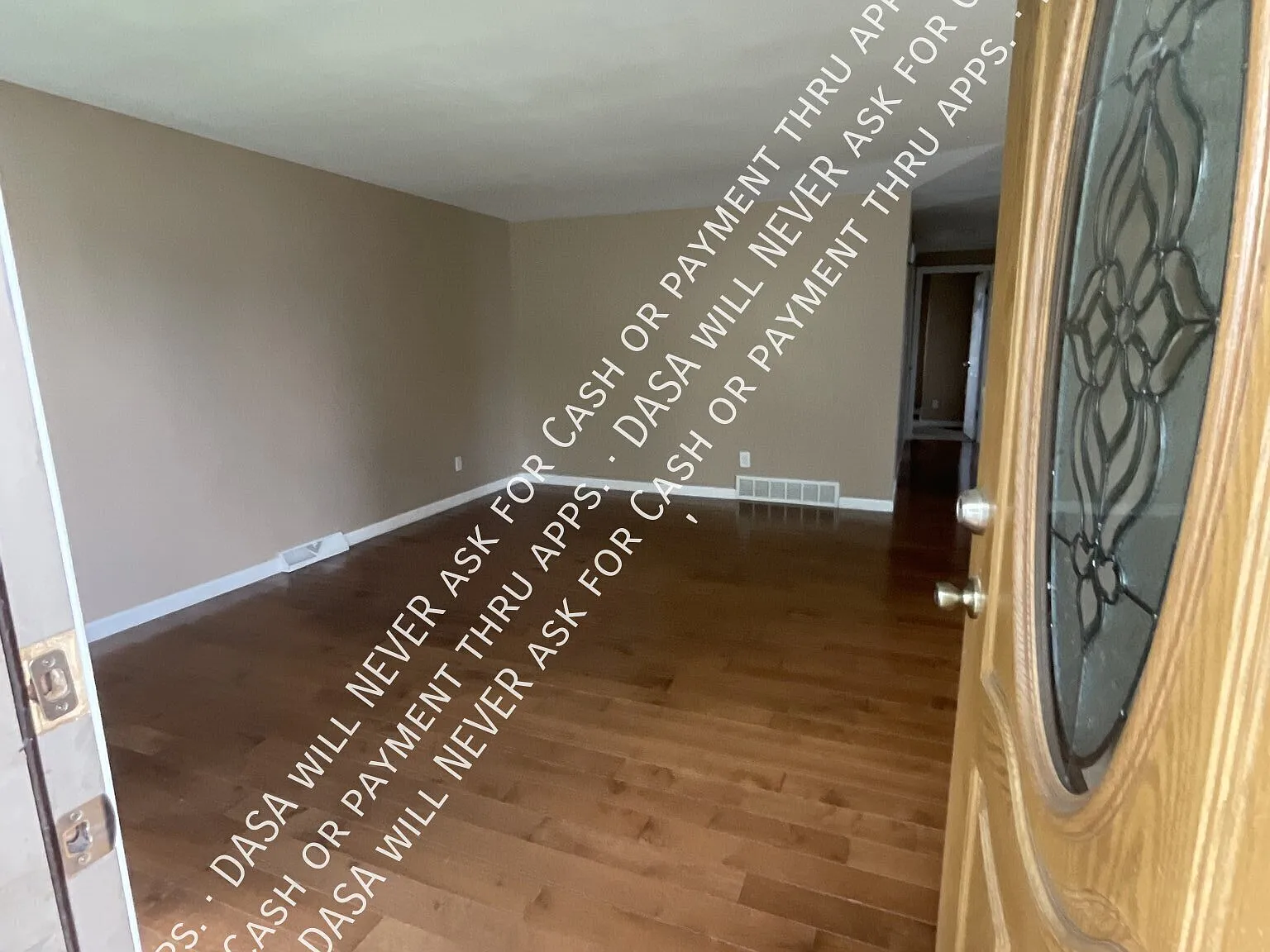 250 Burch House - 3 Bed / 1 Bath — Photo 2