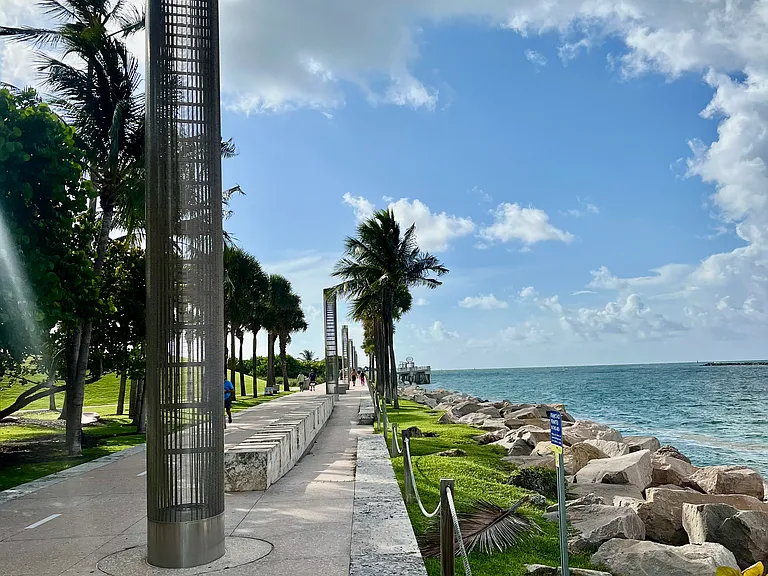 100 S Pointe Dr #2018 — Photo 22