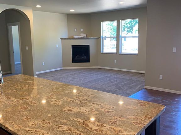 5th image of 653 Liberty Dr