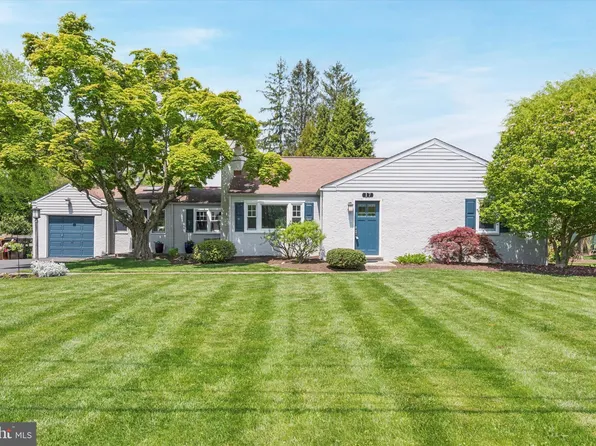 17 Martins Ln, Berwyn, PA 19312