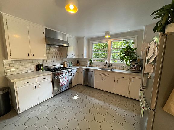 2nd image of 15 Fortuna Ave