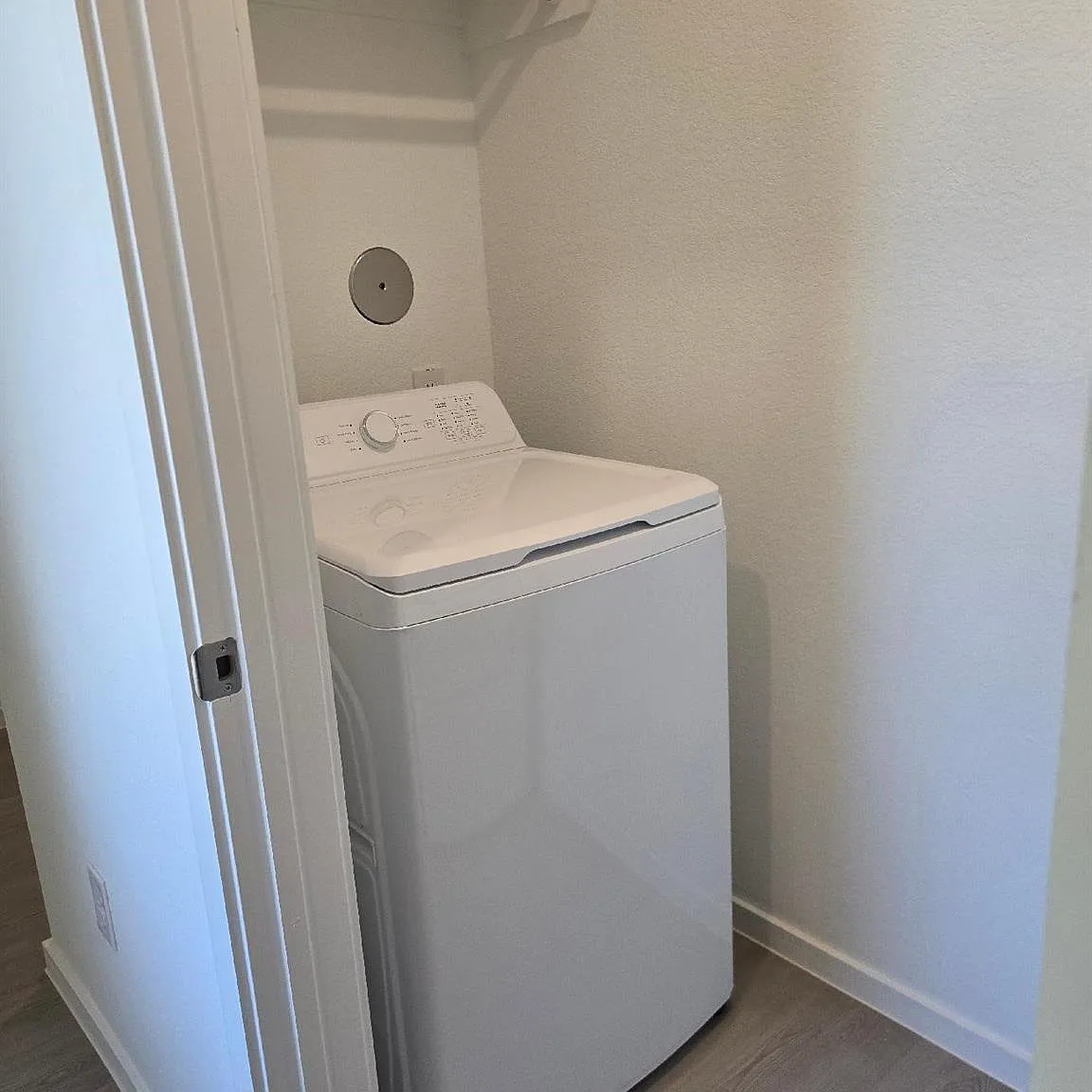 3 bed, 2.0 bath, 1409 sqft, $1,700 — Photo 4