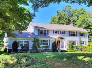 8 Victoria Ln, Westport, CT 06880