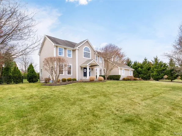 6 Mimosa Street, Miller Place, NY 11764