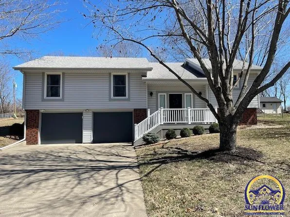 5216 NW Kendall Dr, Topeka, KS 66618