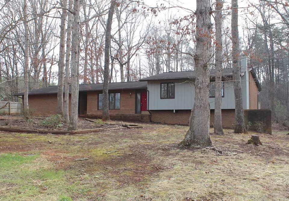 1st image of 410 Weatherstone Dr