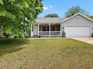 608 Fieldstone Ln, Middlebury, IN 46540