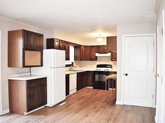 2nd image of 212 Spruce Hills Dr