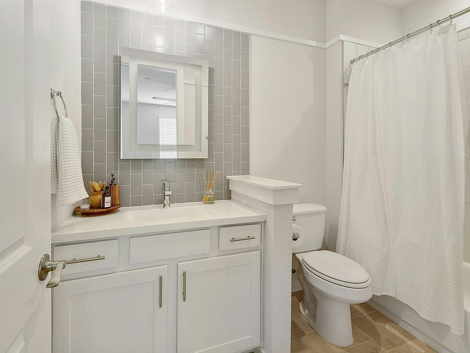 1st image of 12001 Vista Parke Dr #901