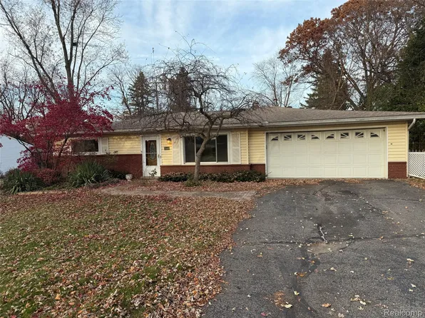 2448 Winkleman Dr, Waterford, MI 48329
