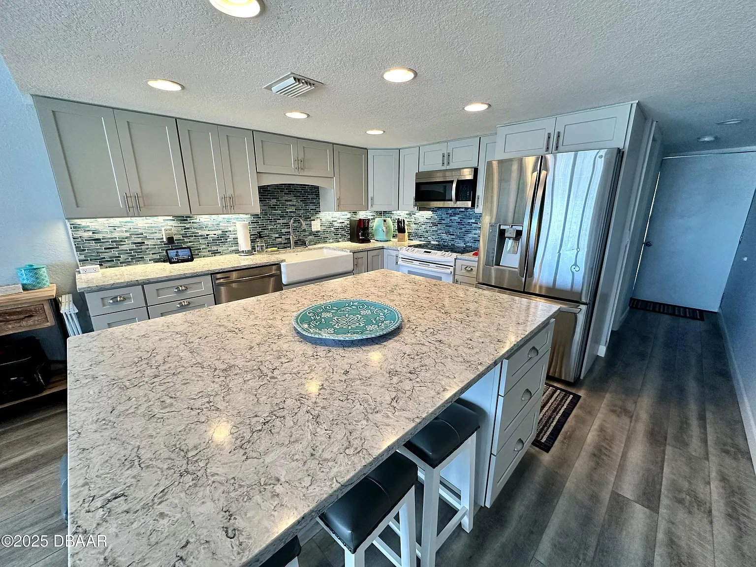 2 bed, 2.0 bath, 889 sqft, $6,400 — Photo 3
