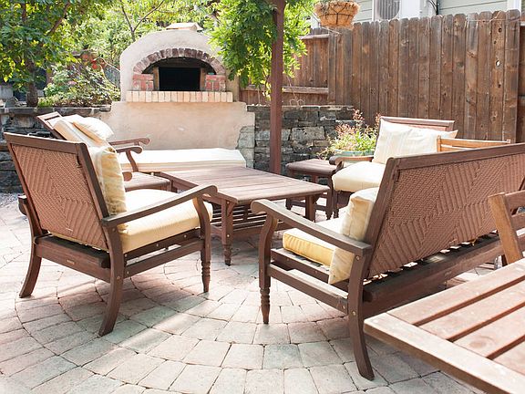 Patio with Pizza/Bread Oven
