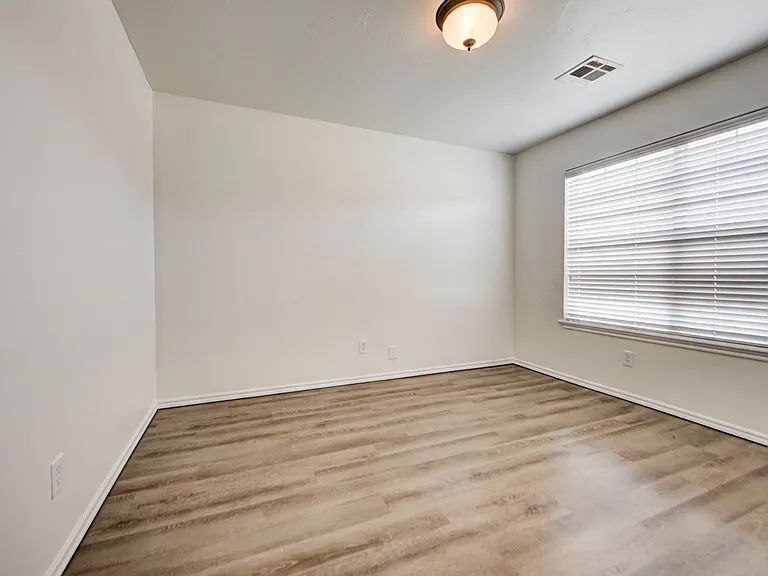 608 Cavecreek St — Photo 39