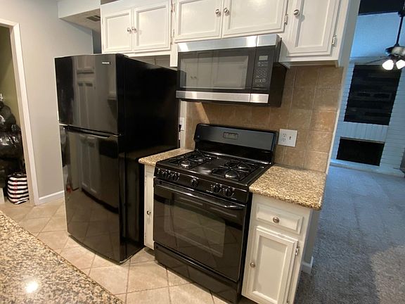 4th image of 450 S Argyle Ave APT 102