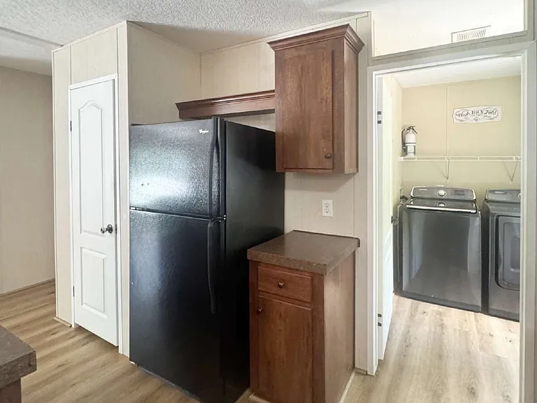 2496 Venture Dr — Photo 7