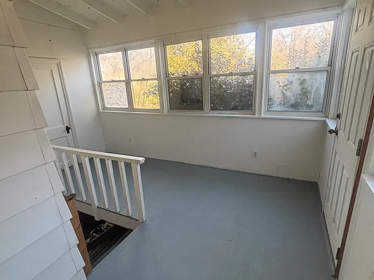 310 Robertson Ave — Photo 9