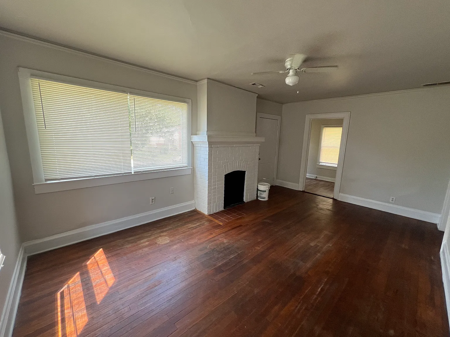4 bed, 1000 sqft, $1,600 — Photo 3