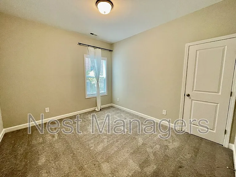 1102 Norwood St — Photo 13