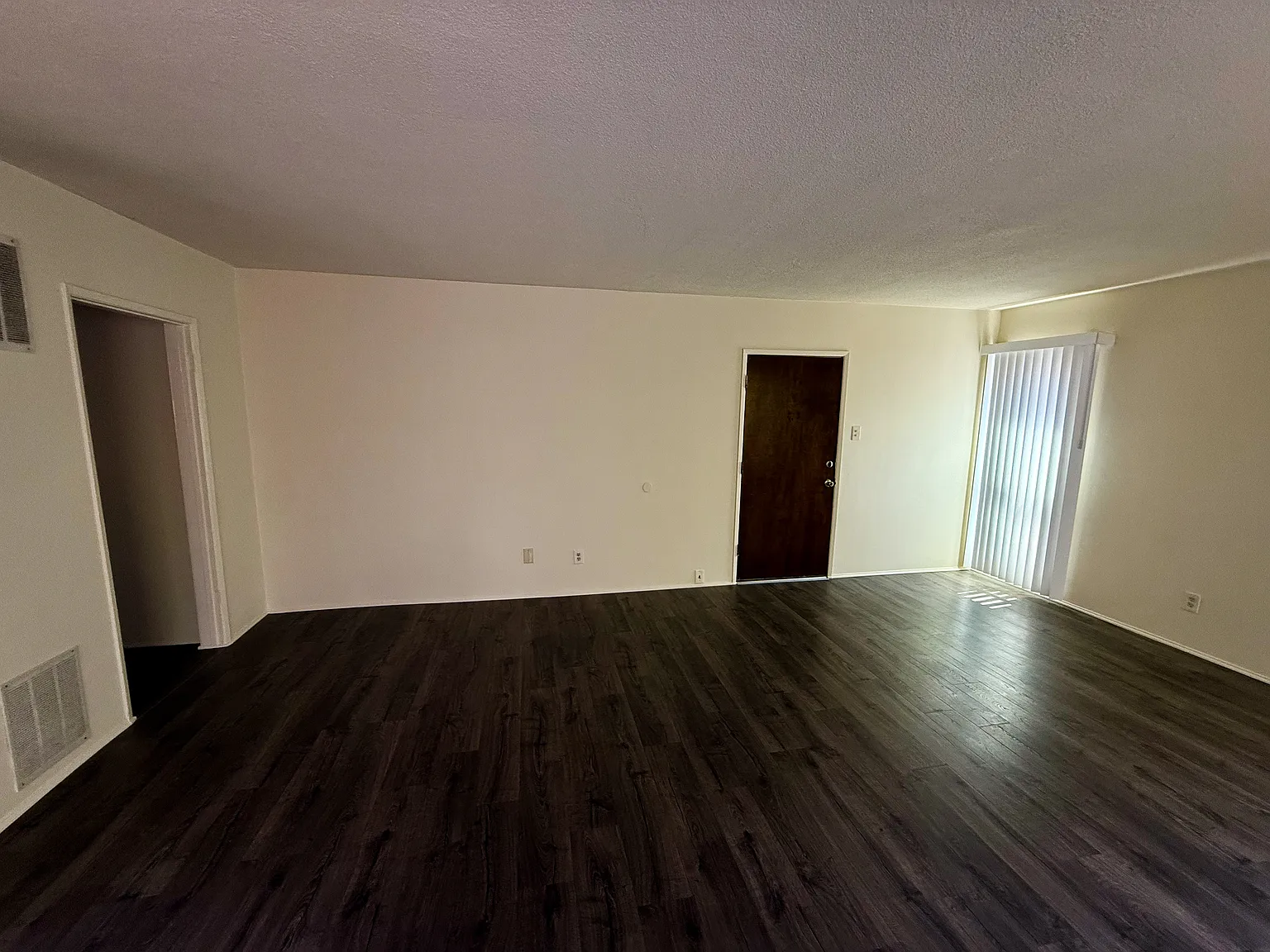 2 bed, 850 sqft, $3,350 — Photo 2